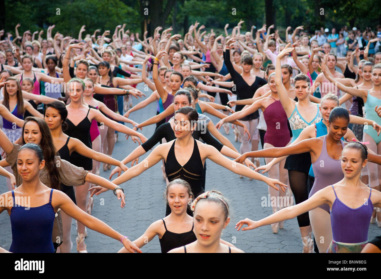 Des centaines de ballerines se rassembler dans Central Park à New York pour briser le record mondial Guinness de ballerines en pointe Banque D'Images