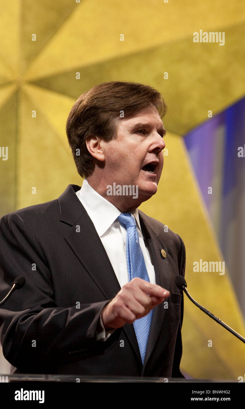 Le sénateur de l'état Dan Patrick de Houston parle lors de la Convention républicaine du Texas semestrielles à Dallas. Banque D'Images