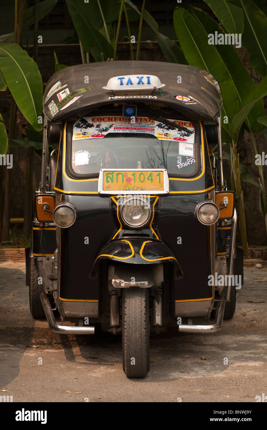 Tuk-tuk taxi au Tiger Kingdom, Chiang Mai, la province de Chiang Mai, Thaïlande, Asie Banque D'Images