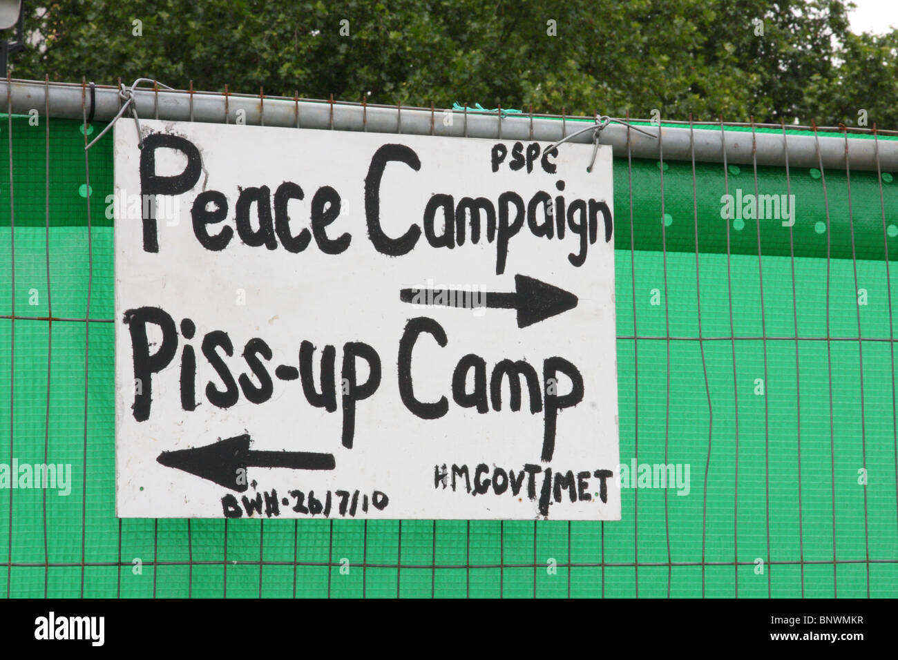 Un signe au camp pour la paix dans la région de Parliament Square, Westminster, Londres, Angleterre, Royaume-Uni Banque D'Images