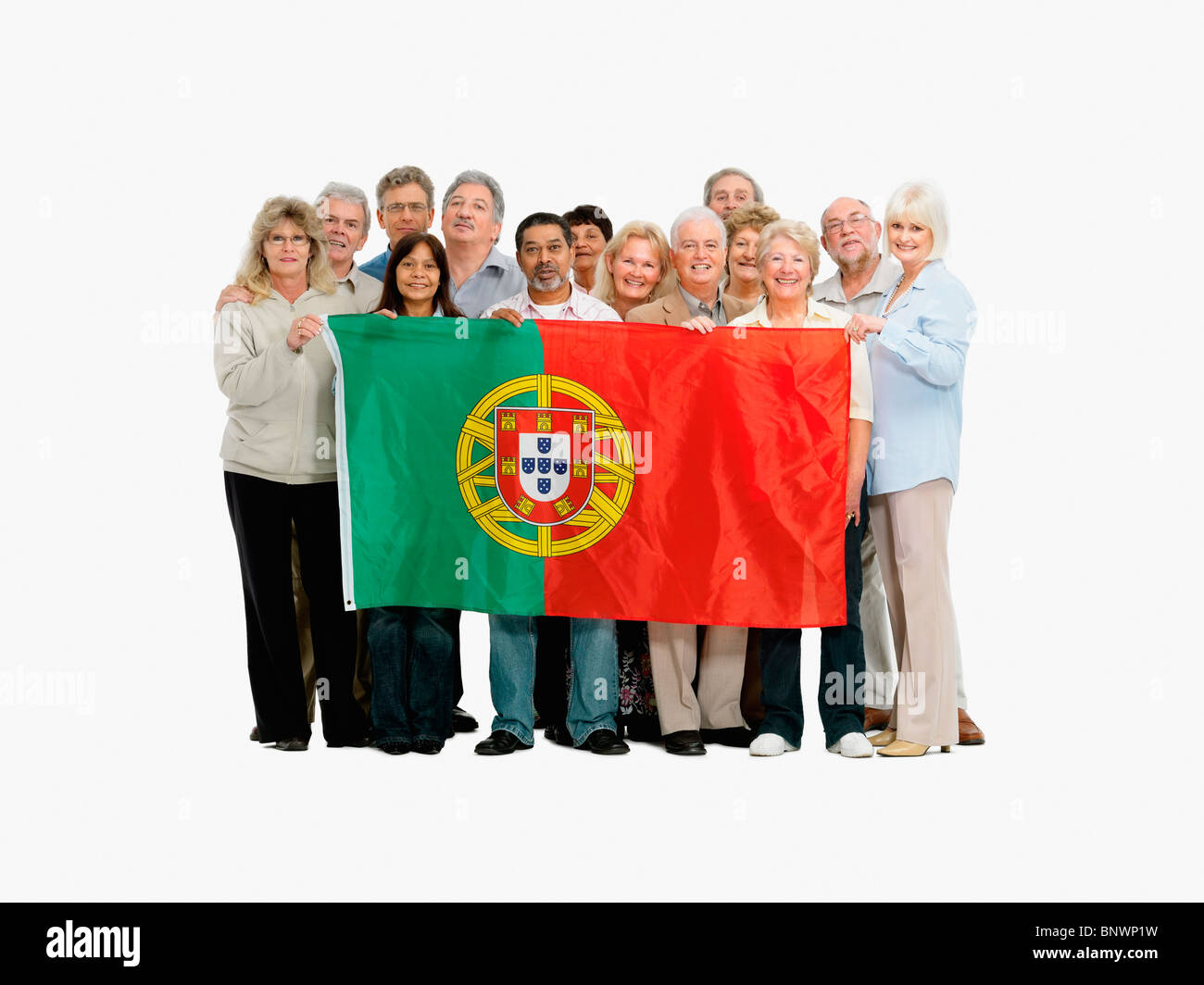 Groupe de personnes tenant le drapeau portugais Banque D'Images