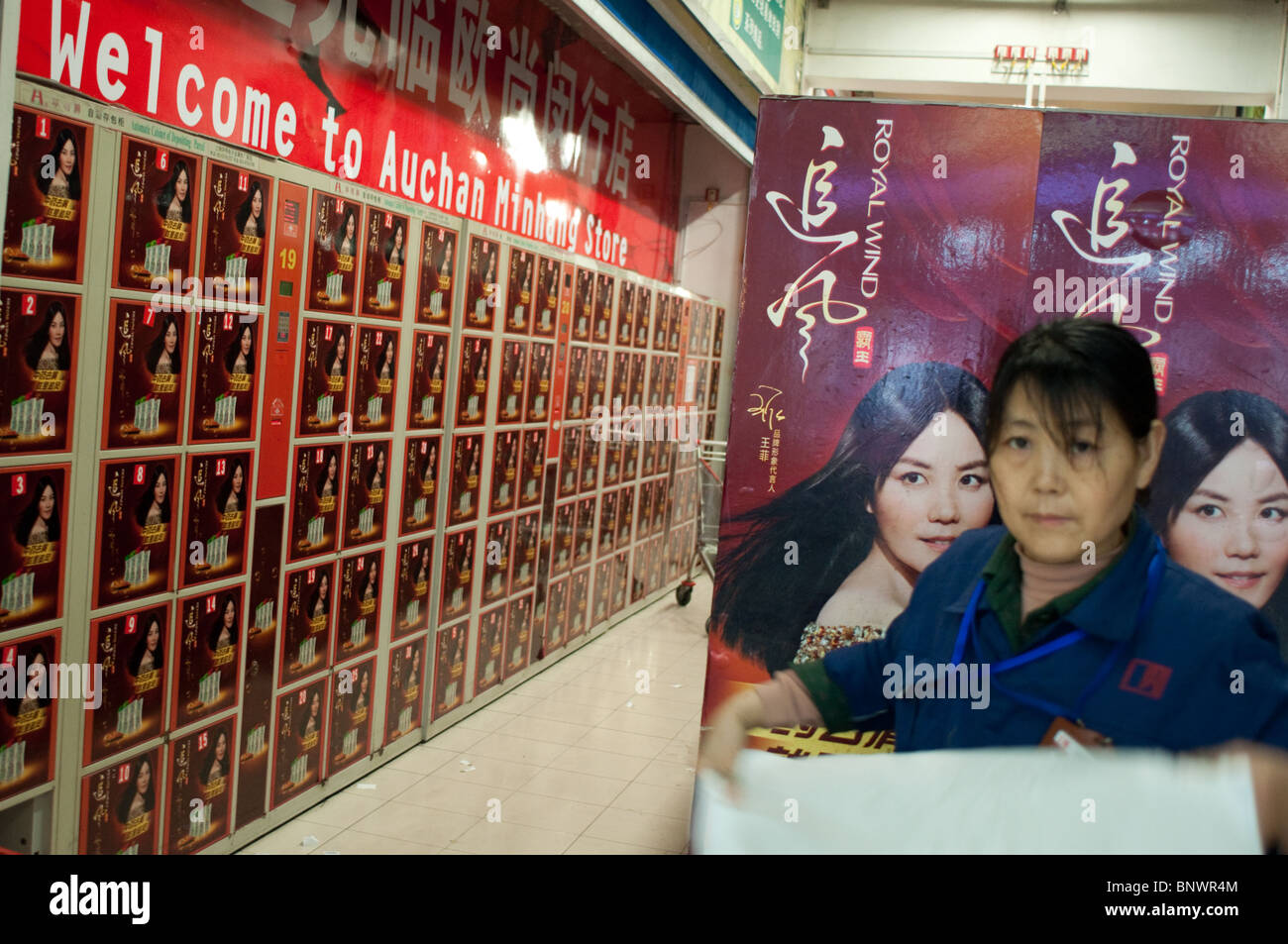 Auchan store Banque de photographies et d’images à haute résolution - Alamy