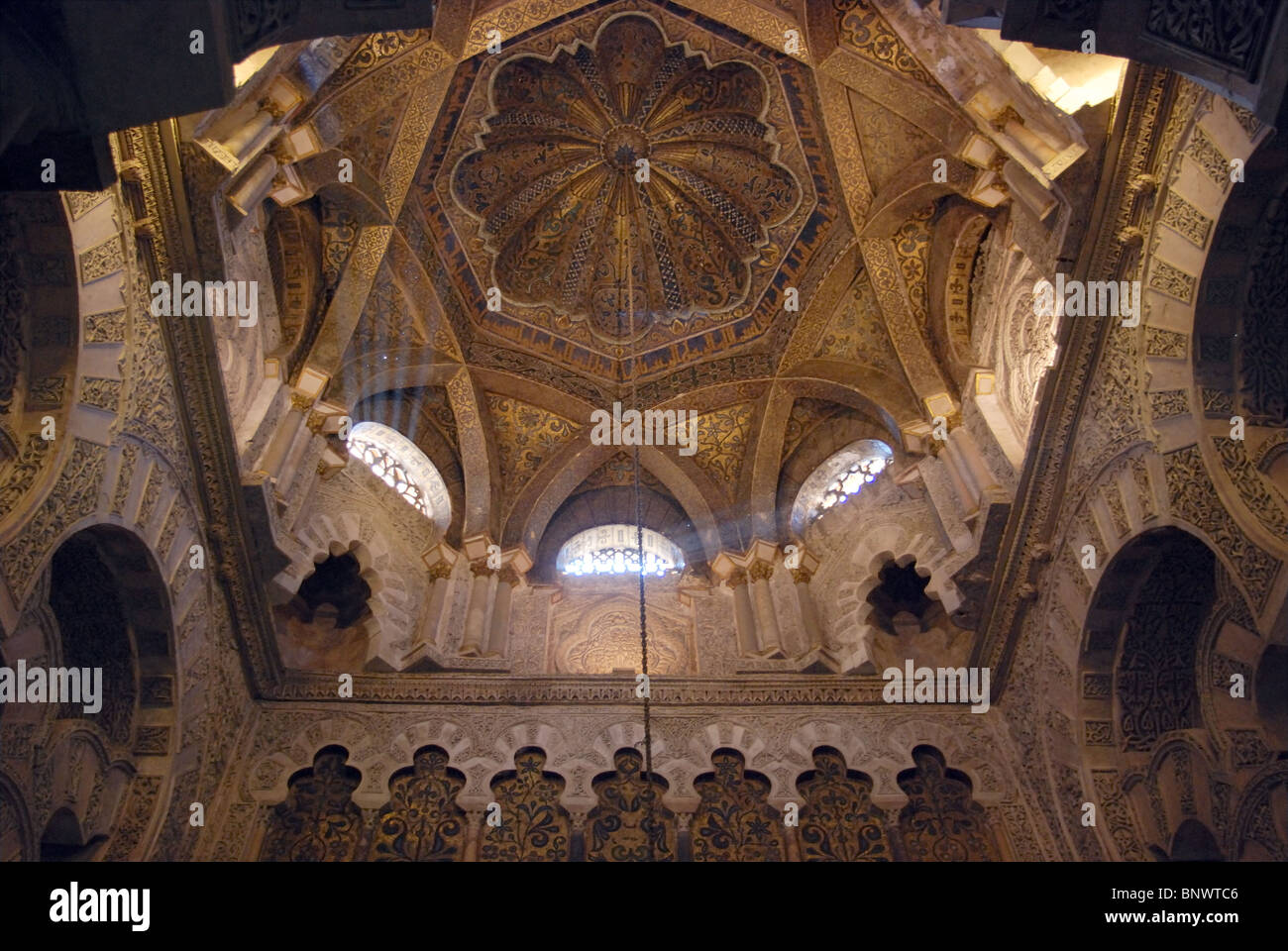 Plafond du mihrab à l'intérieur de la Mezquita (mosquée)/Cathédrale, Córdoba, Cordoue, Andalousie, province de l'Espagne, l'Europe de l'Ouest. Banque D'Images