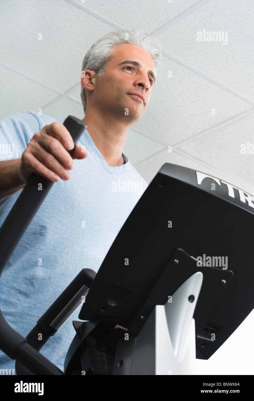 Man exercising on Stairmaster Banque D'Images