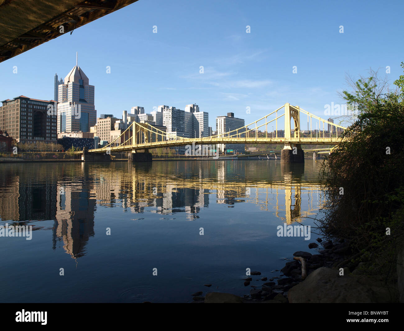 Pittsburgh Les ponts et la rivière Ohio sur une journée ensoleillée. Banque D'Images