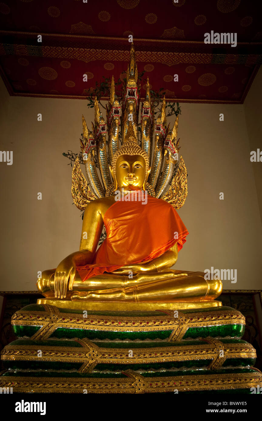 Statue du Bouddha d'or de Wat Pho, Bangkok, Thailande, Asie Banque D'Images