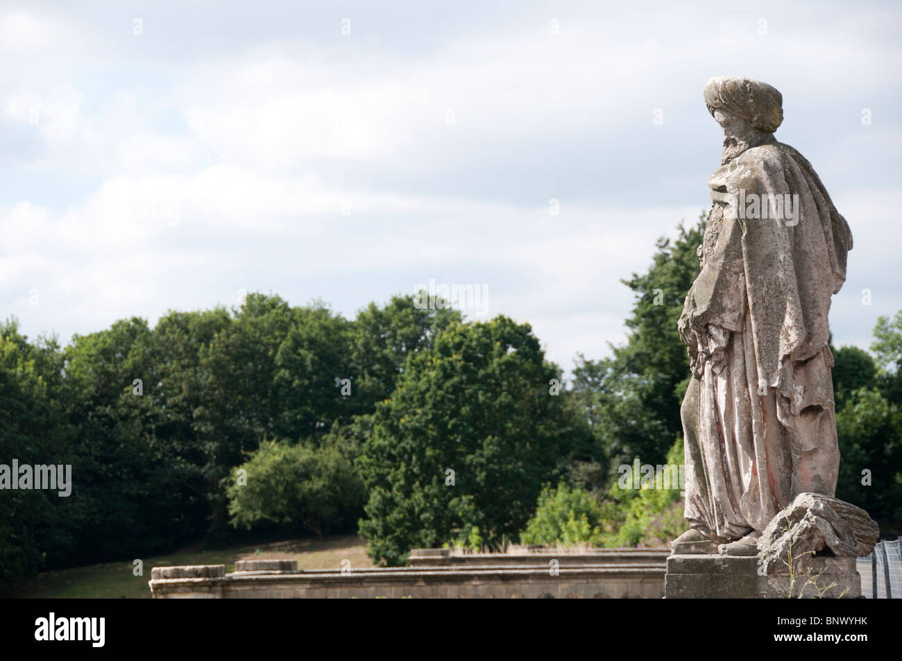 L'une des rares statues de Crystal Palace Park ne pas avoir perdu la tête Banque D'Images