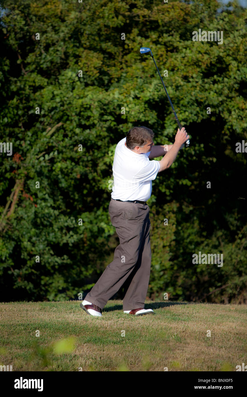 L'homme jouant le golf, UK Banque D'Images
