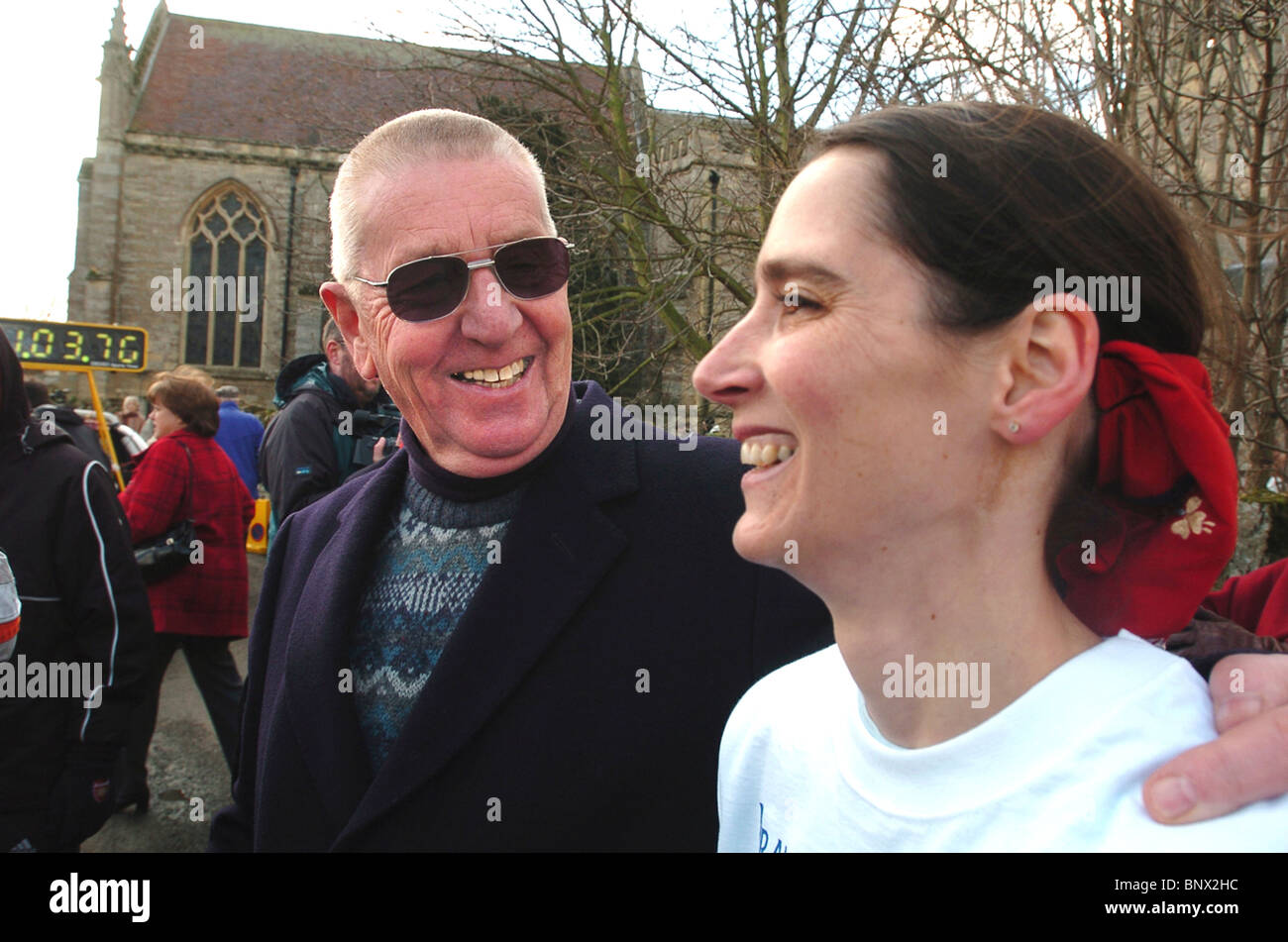 Verger de Saint Pierre et de Saint Paul, Ken Non avec crêpe Olney vainqueur Andrea Rawlings. Banque D'Images