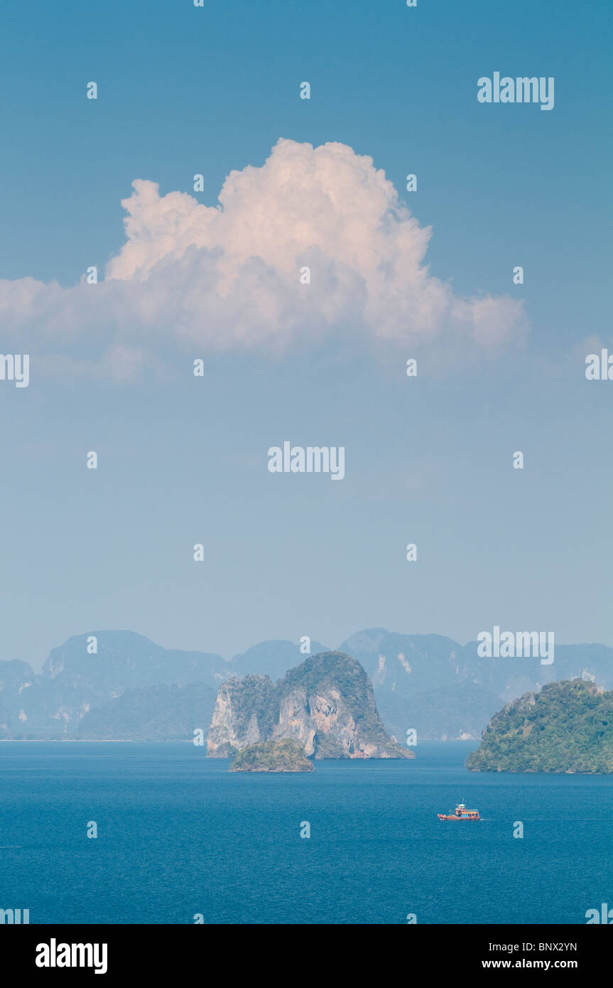 Vue de la baie de Phang Nga du Six Senses Resort à Koh Yao Noi, Phang Nga Bay, Thaïlande, Asie Banque D'Images