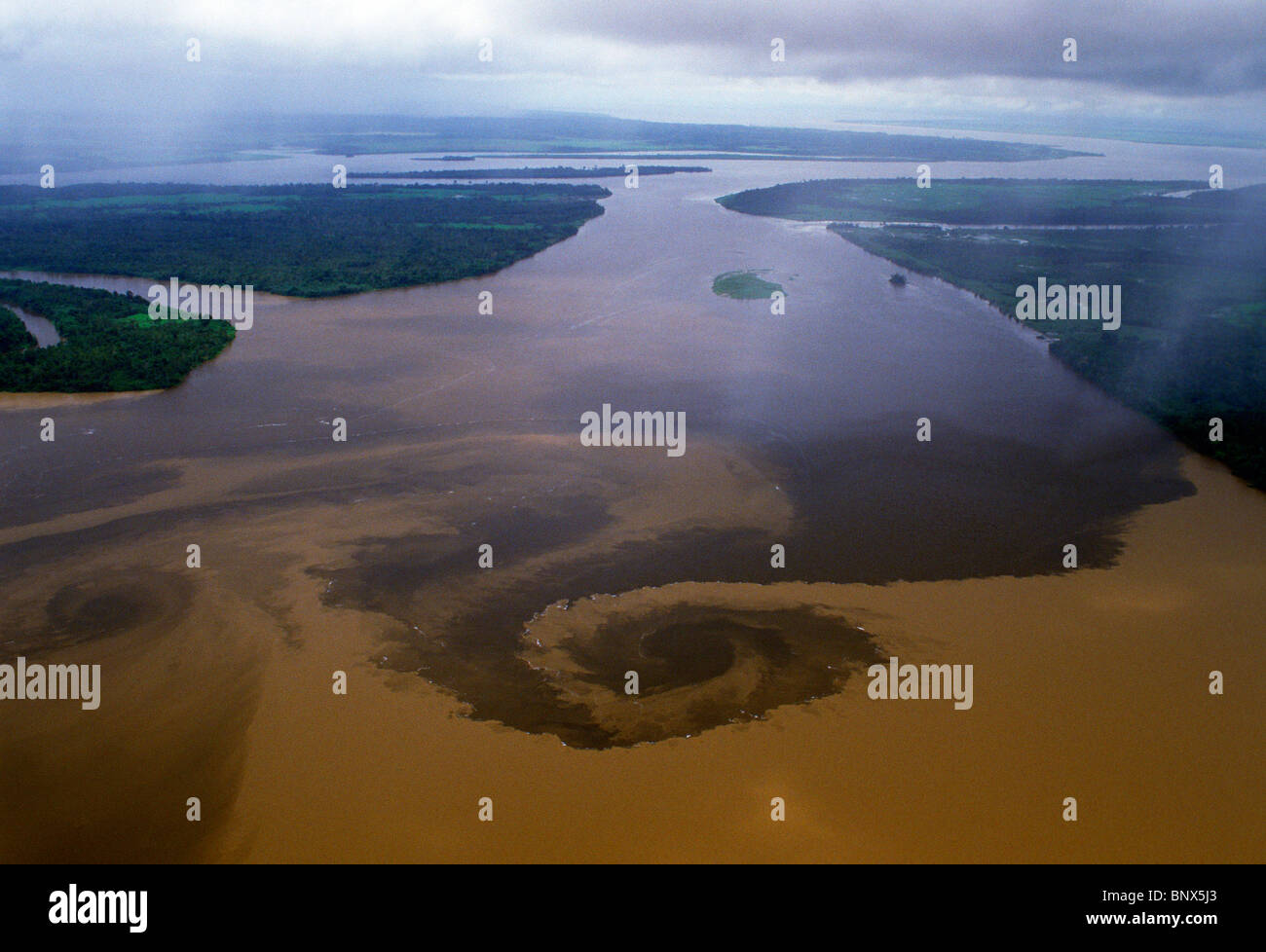 Río Tapajós et Rio Xingu confluence avec l'Amazone. Banque D'Images