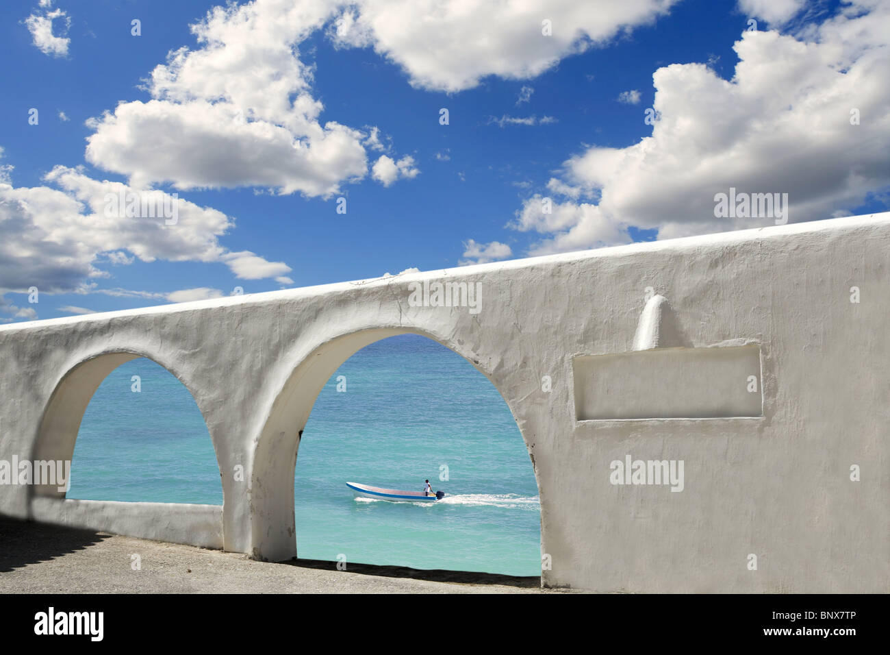 Sur la mer méditerranée architecture architectures blanc ciel bleu Banque D'Images