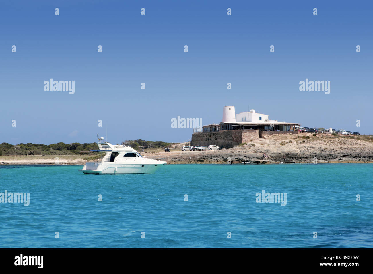 Formentera Illetes moulin sel à partir de la vue sur la mer Iles Baléares Banque D'Images