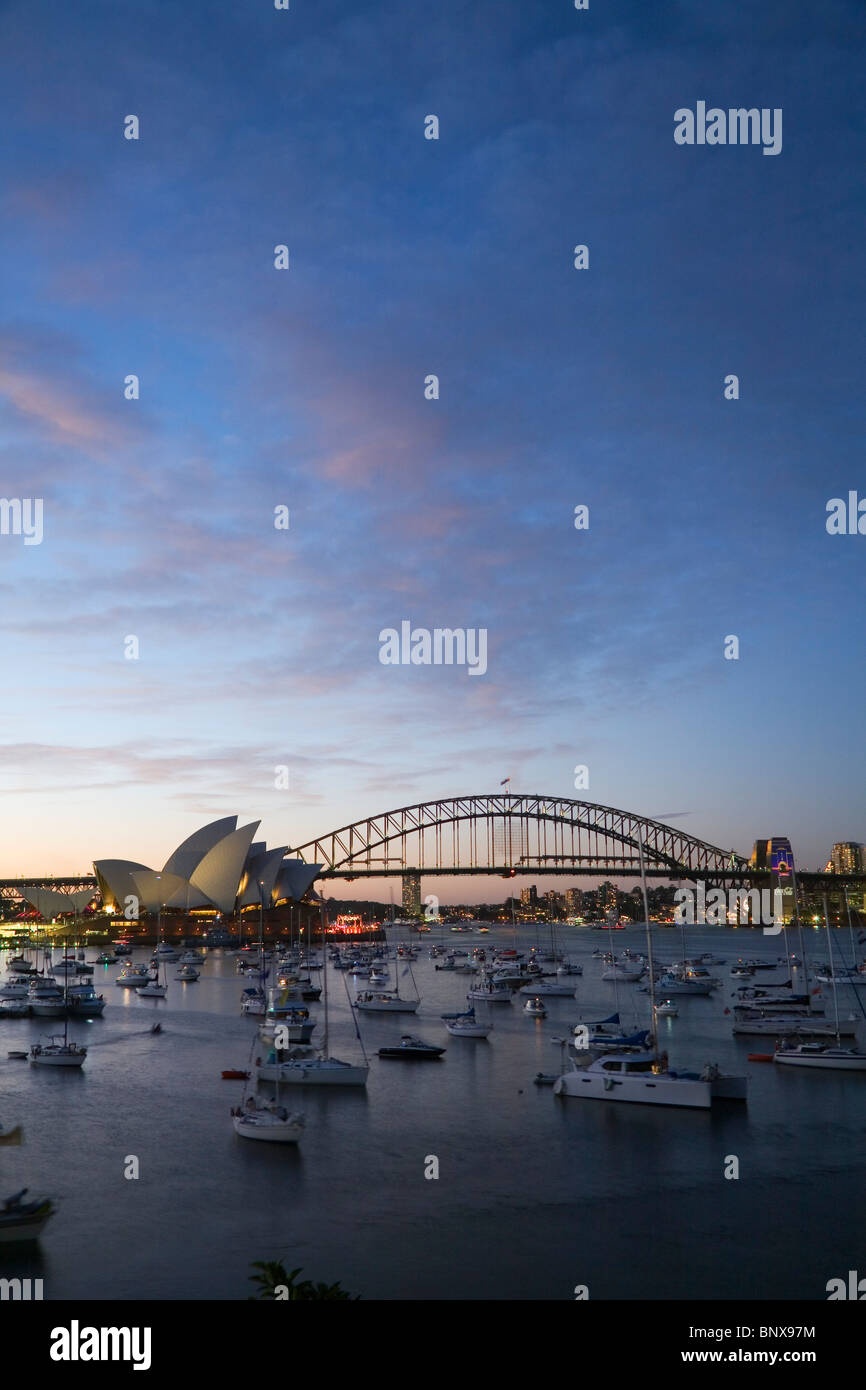 Remplissage des bateaux au port de Sydney pour le Nouvel An des célébrations. Sydney, New South Wales, Australia Banque D'Images