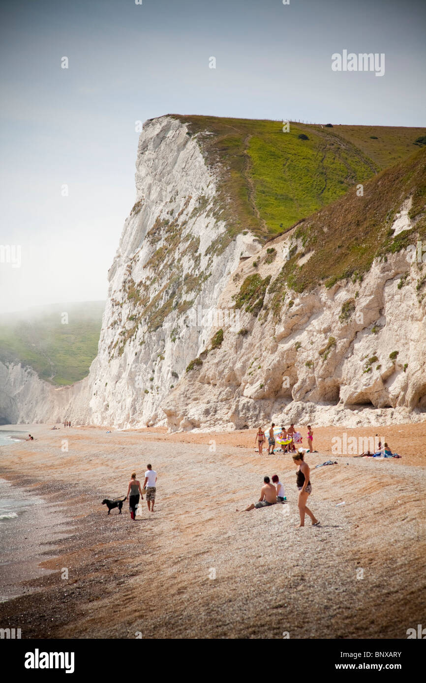 Falaises de craie (Swyre la tête la tête et Bat) au-dessus de la plage de Durdle Door, Dorset, Angleterre Banque D'Images