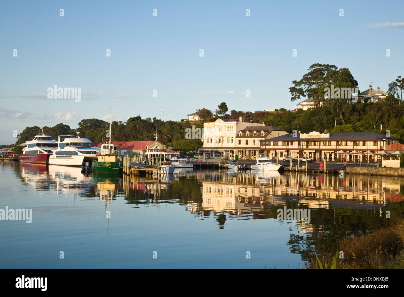 Le port de Strahan sur la côte ouest de la Tasmanie. Hobart, Tasmanie, Australie Banque D'Images