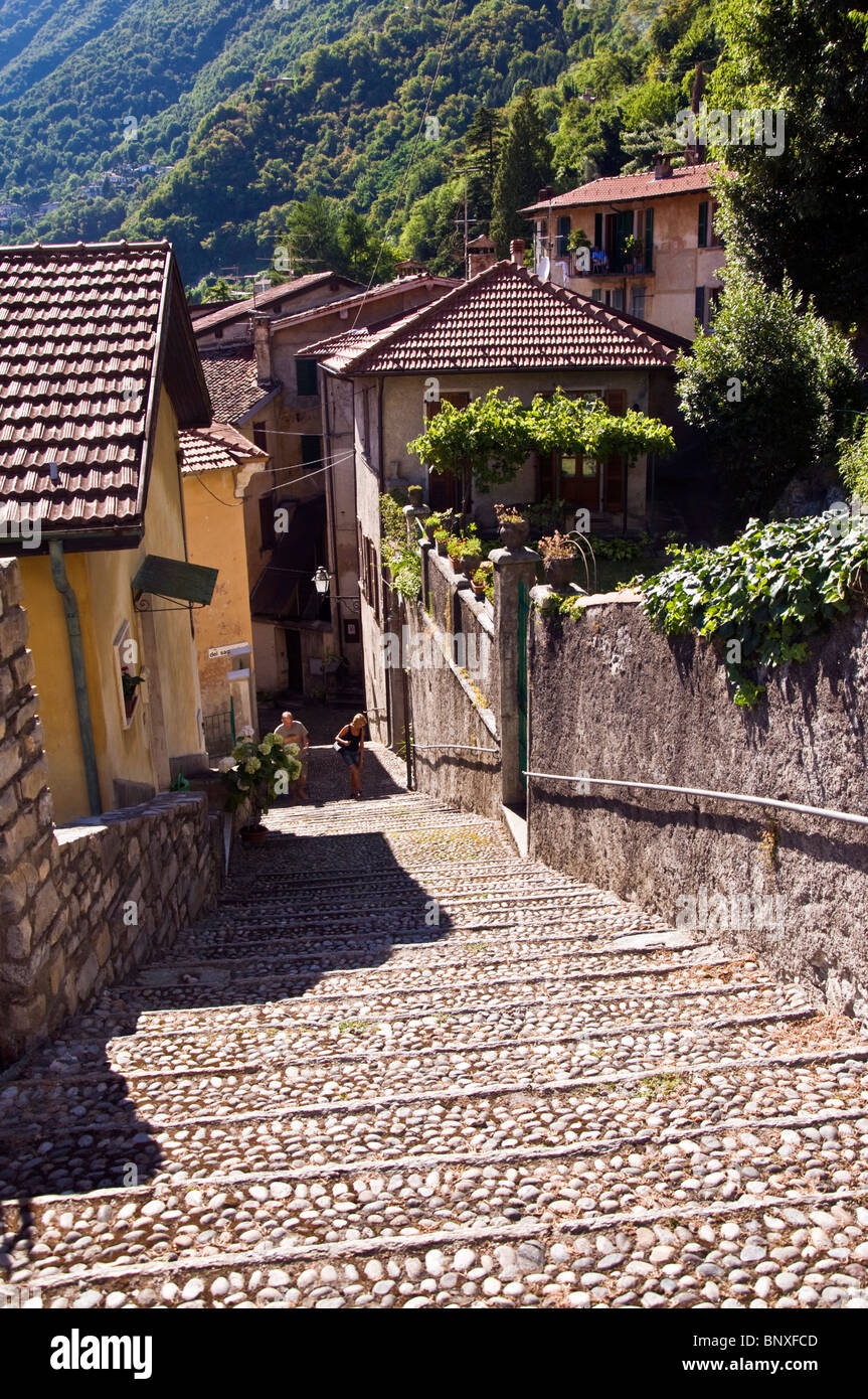 Rue pavée, à San Memete Valsolda région sur le lac de Lugano Italie Banque D'Images