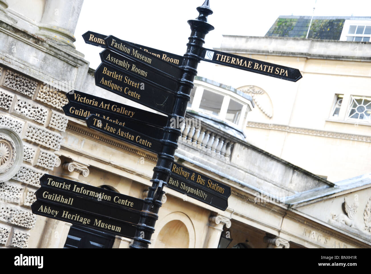 Sign post baignoire town center Somerset UK Banque D'Images