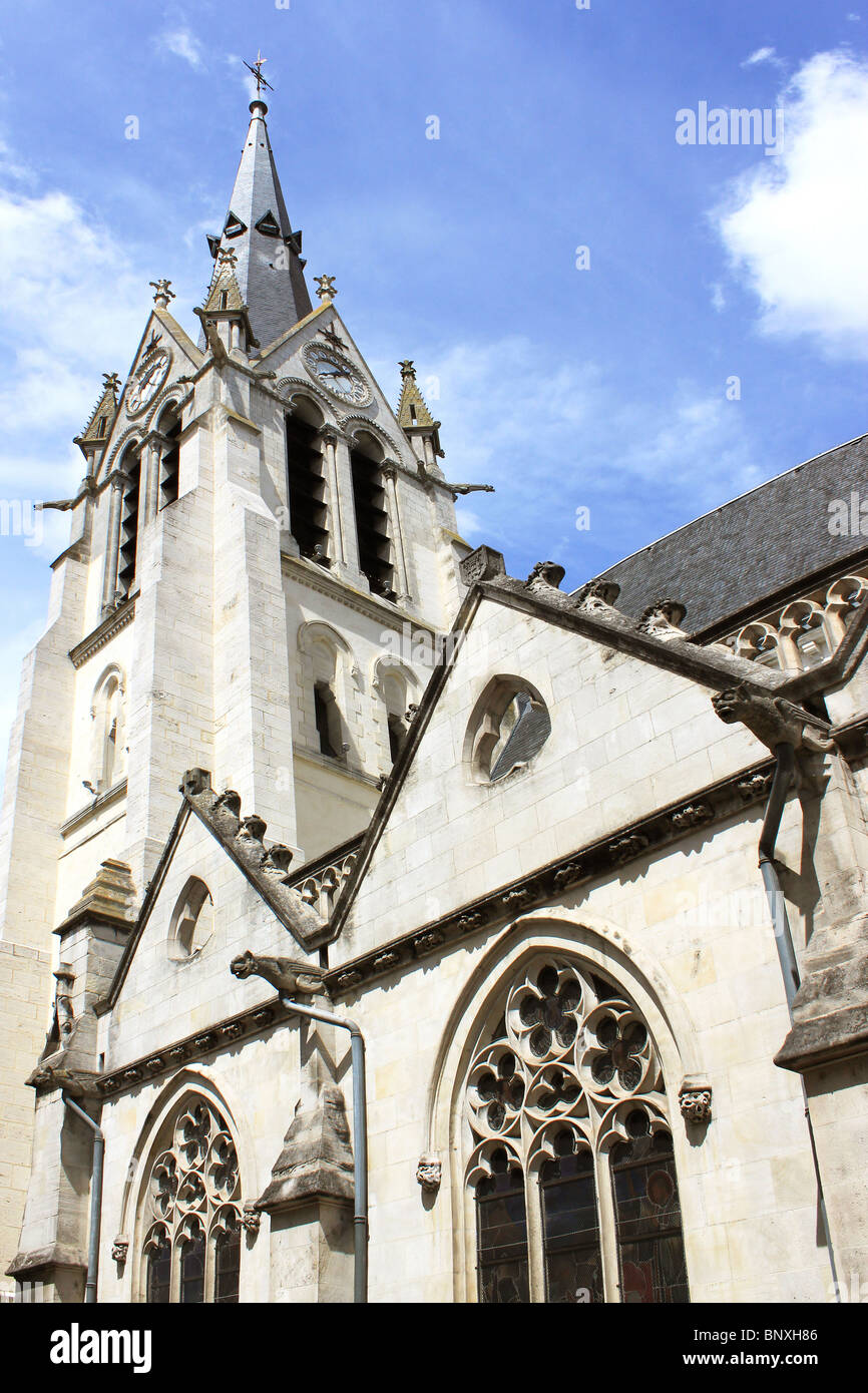 Photographie du clocher de l'église sainte-madeleine de Montargis Banque D'Images