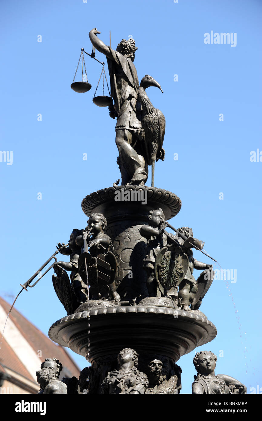 L'Tugendbrunnen ou fontaine de vertu Nuremberg Allemagne Nürnberg Deutschland Europe Banque D'Images