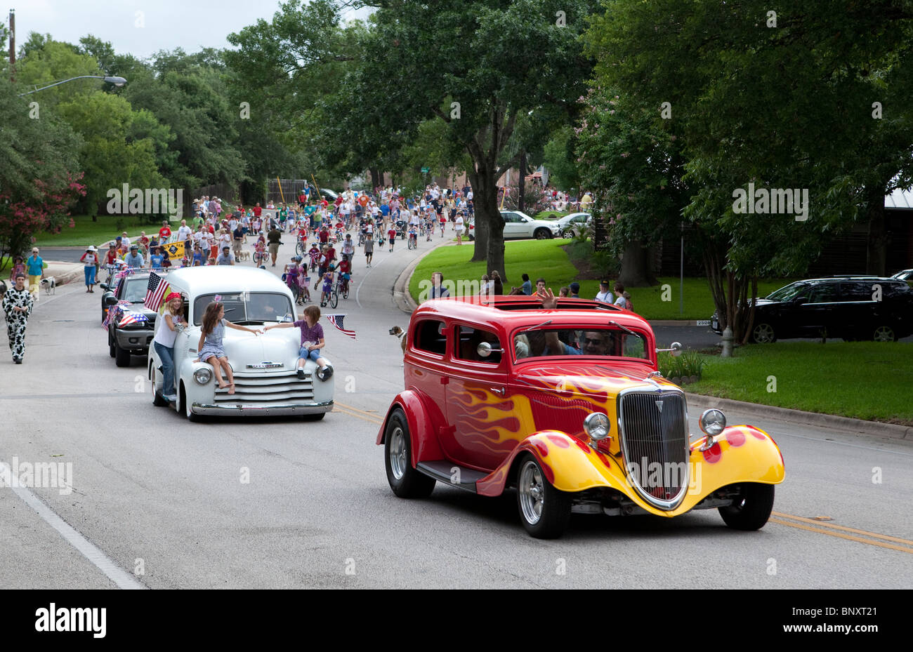 Quatrième de juillet parade dans Barton Hills community à Austin, Texas, USA, attire des centaines de célébrants patriotique. Banque D'Images