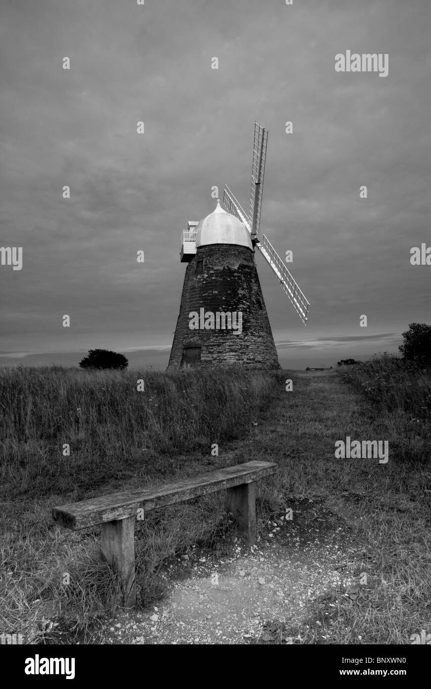 Image en noir et blanc du moulin à vent halnaker,West Sussex Banque D'Images