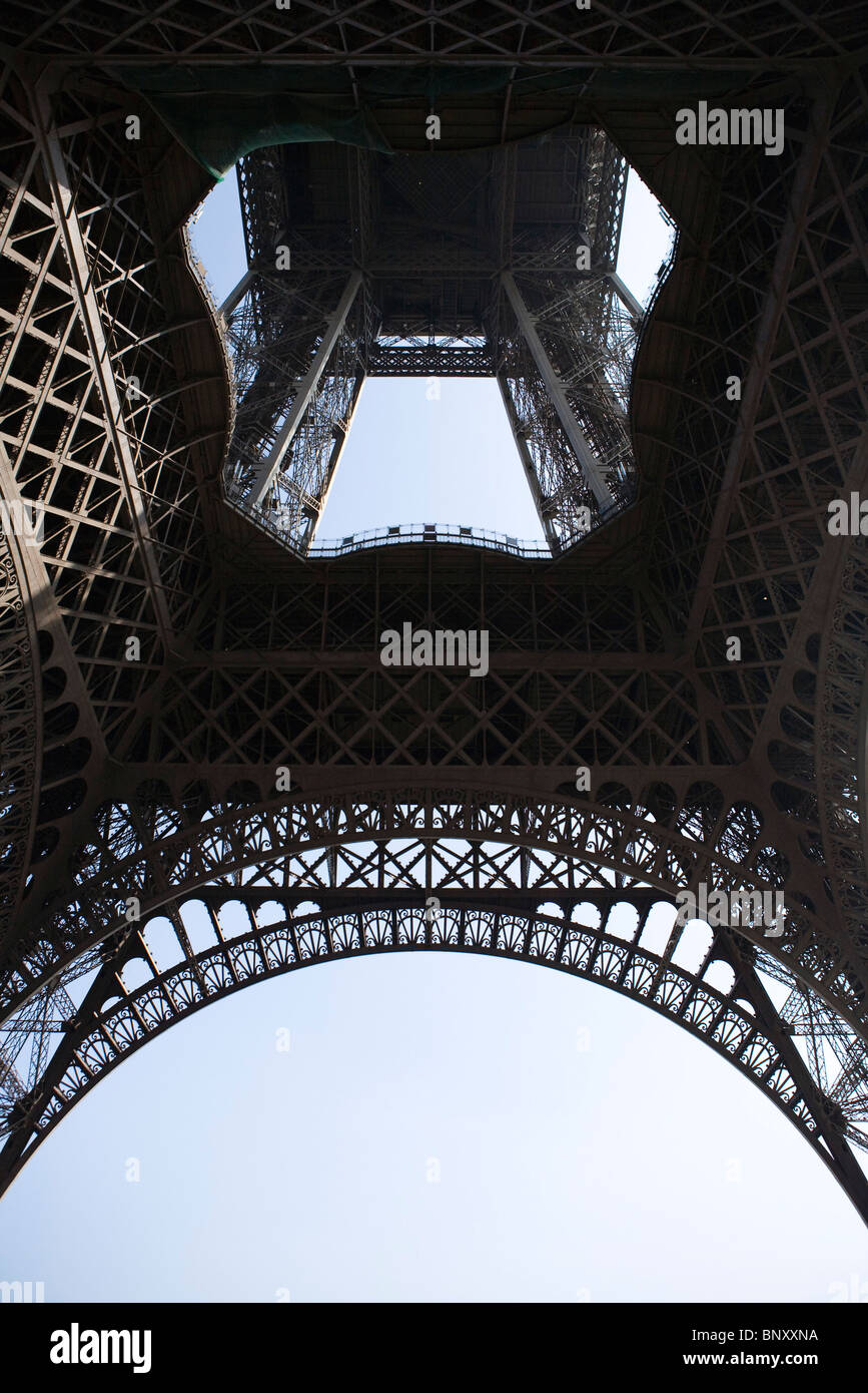 La Tour Eiffel, Paris, France, vue de dessous tower Banque D'Images