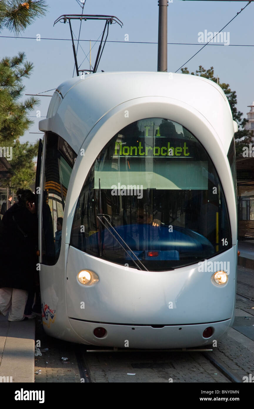 Lyon, France, Front, Transports en commun, tramway sur Rue, extérieur avant Banque D'Images