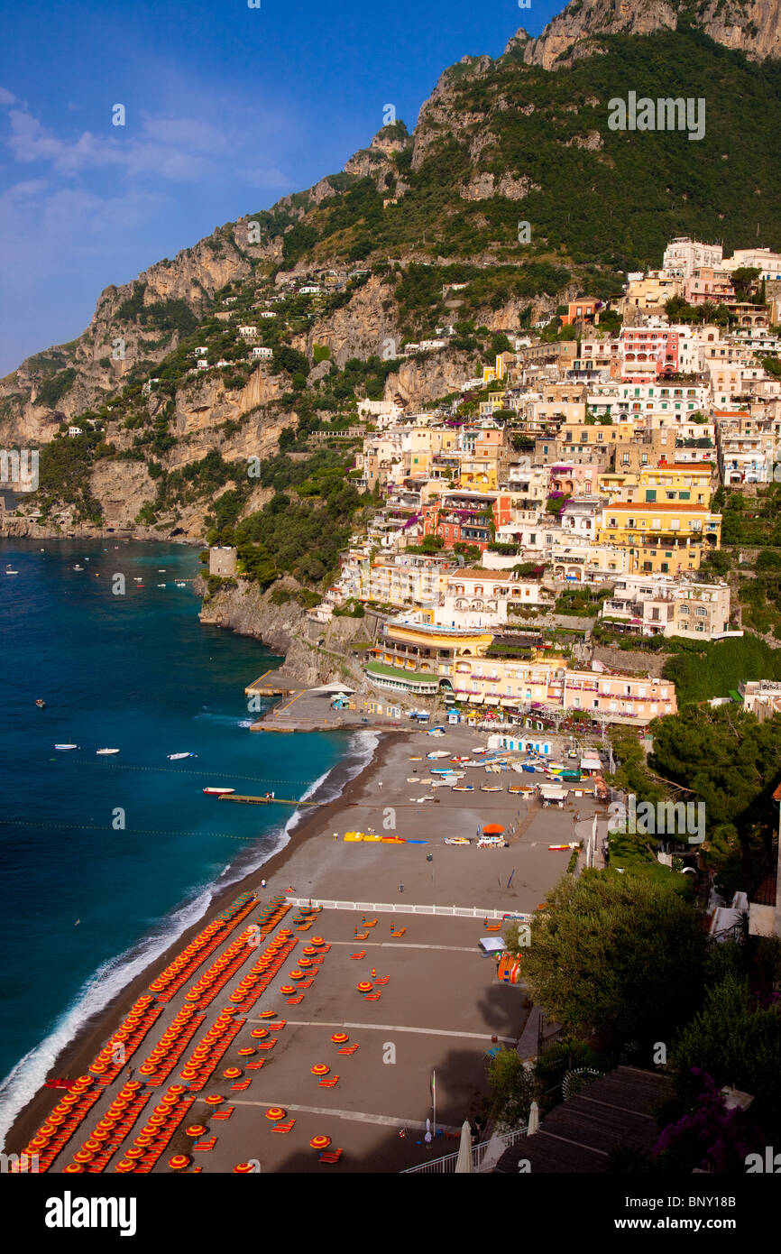 Afficher le long de la côte amalfitaine de la ville de Positano, Campanie Italie Banque D'Images