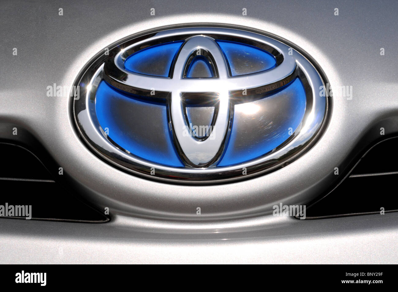 Location voiture Toyota, Toyota badge Banque D'Images