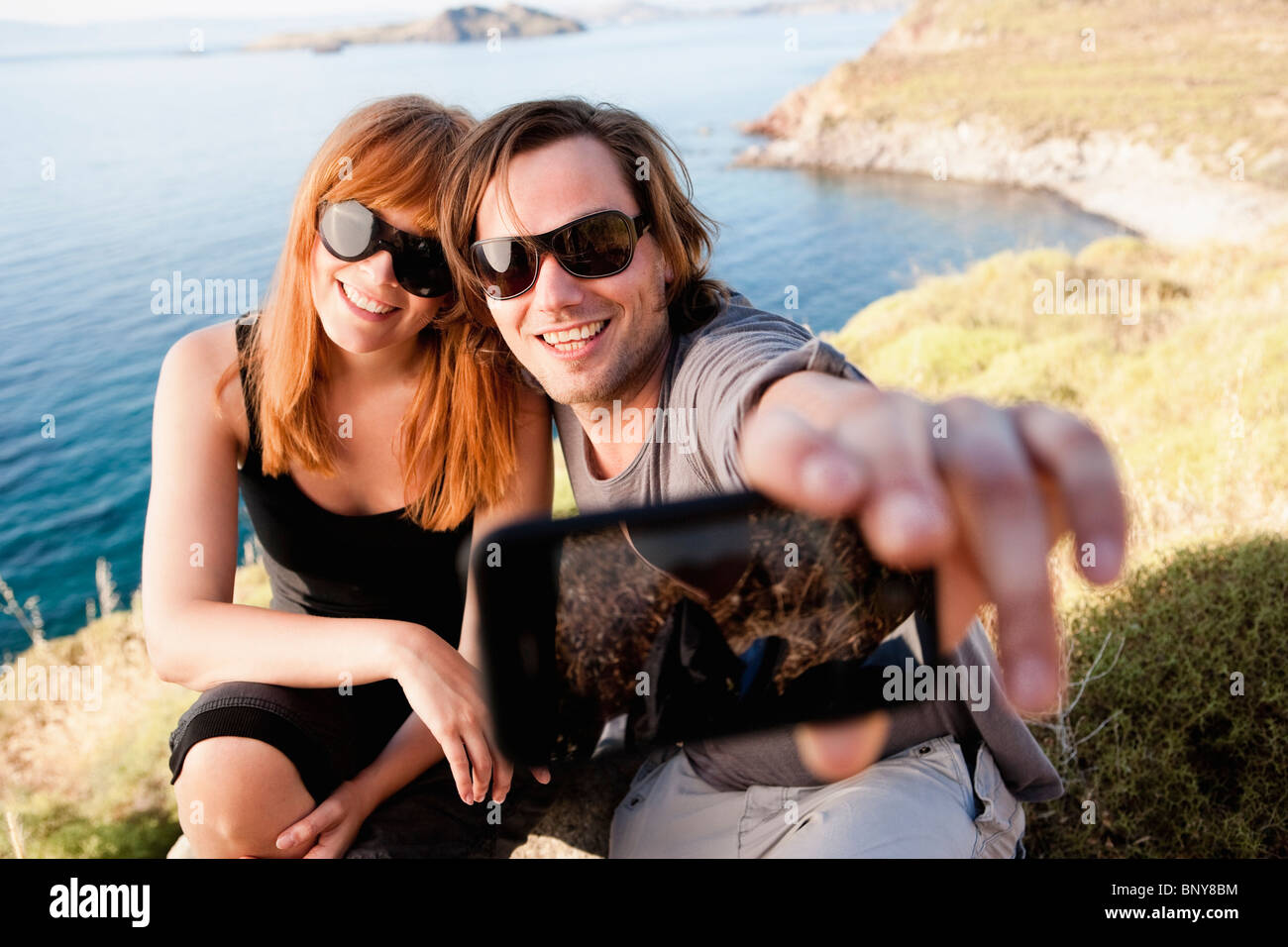 Young couple taking self portrait Banque D'Images