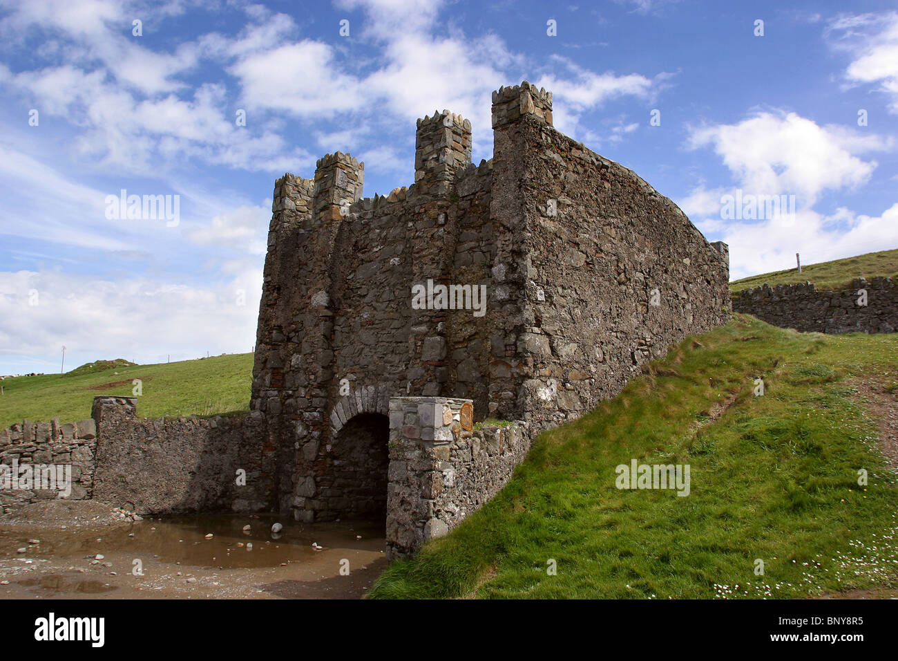 L'Irlande, Waterford, Annestown, ancien four à chaux à créneaux Banque D'Images