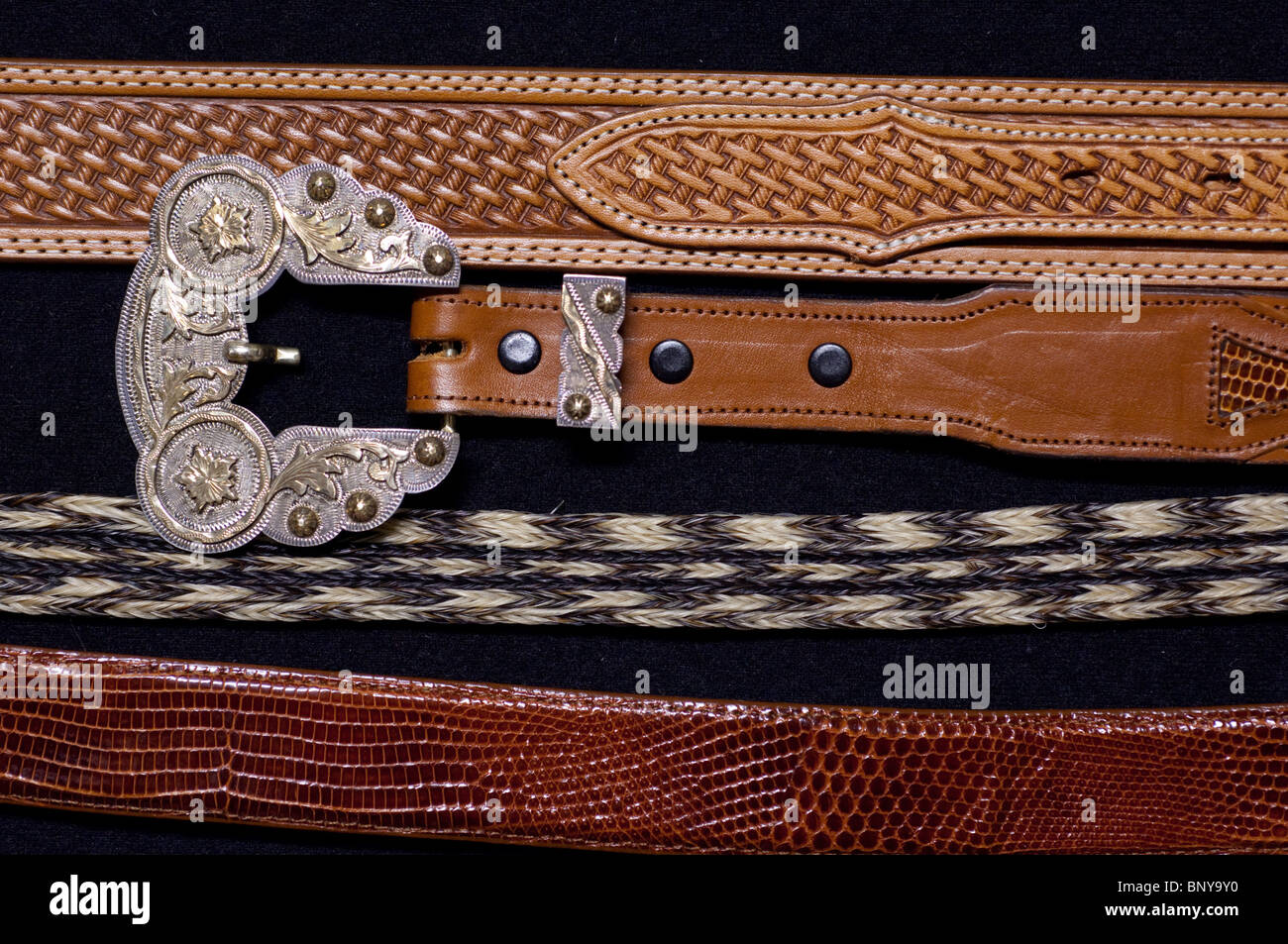 Sterling silver & gold gravé main boucles de ceinture ouest sur cuir et  crin de courroies. Des biens Photo Stock - Alamy