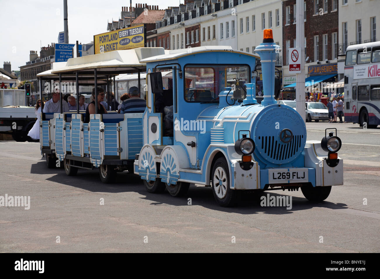 Tous à bord du petit train à Weymouth, Dorset front Banque D'Images