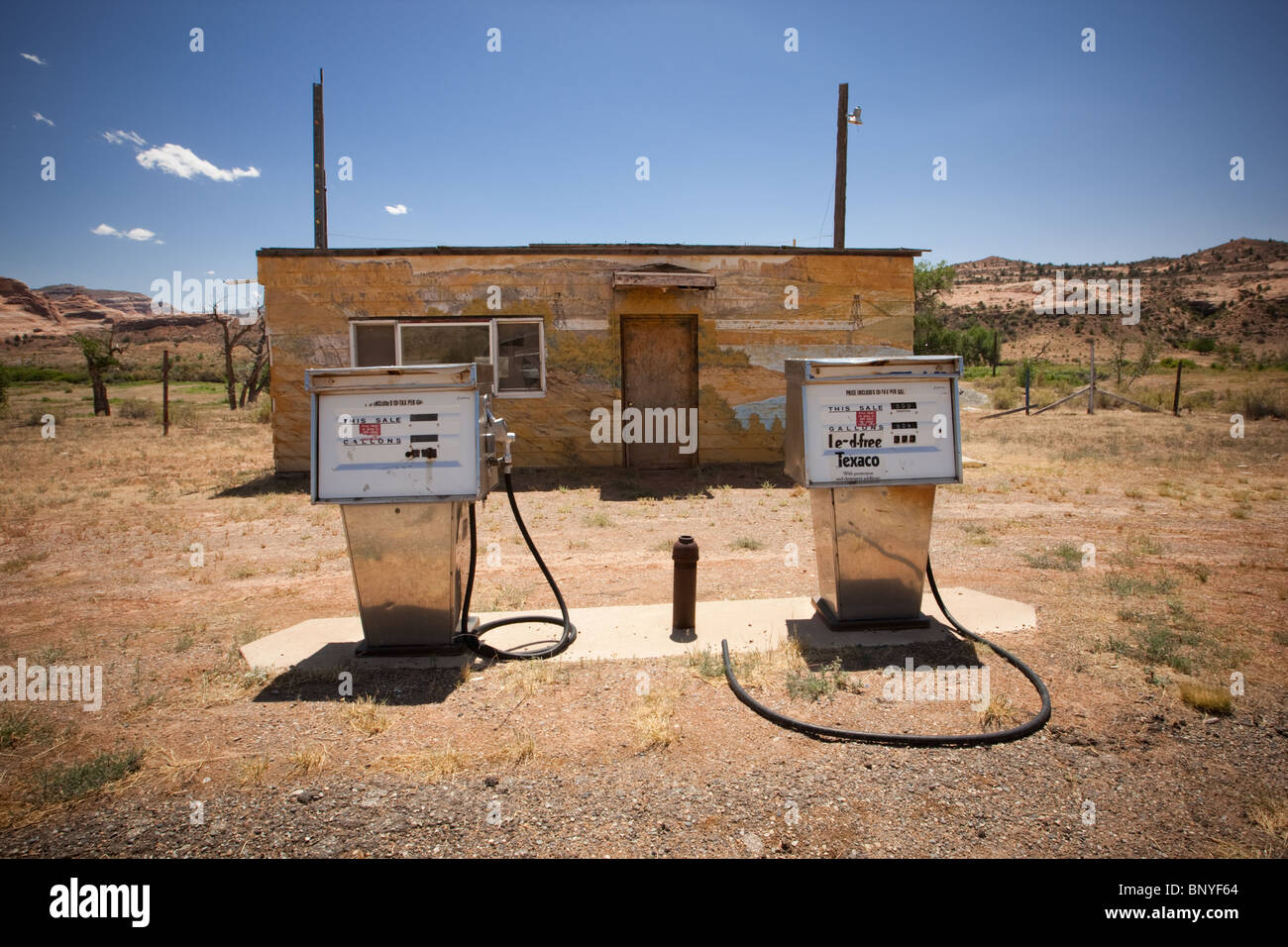 La station d'essence abandonnés, Dewey, pont supérieur du Colorado River Scenic Byway, Utah, USA Banque D'Images