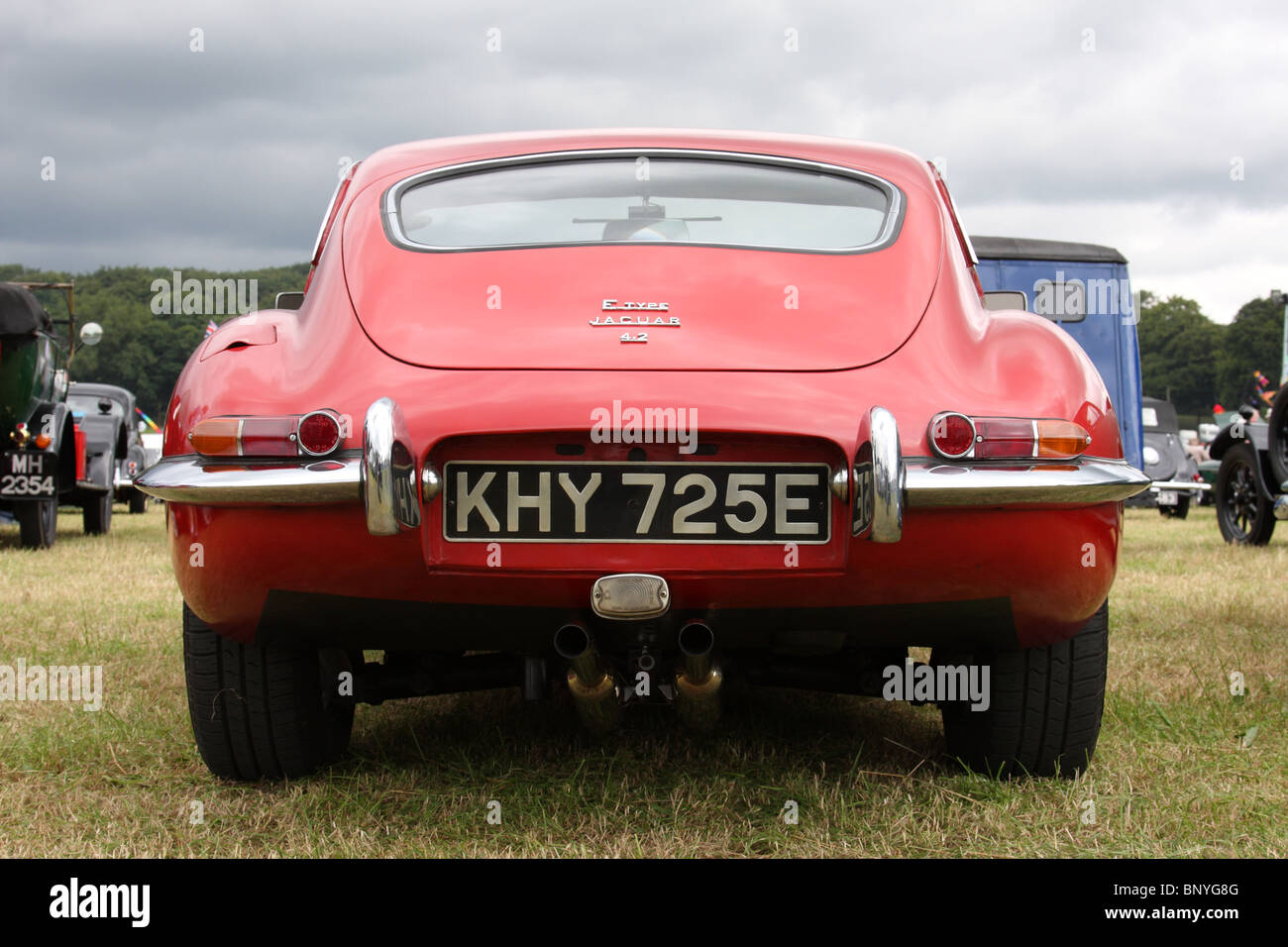 Un E-Type Jaguar 4.2 voiture de sport classique à un salon de voitures au Royaume-Uni Banque D'Images