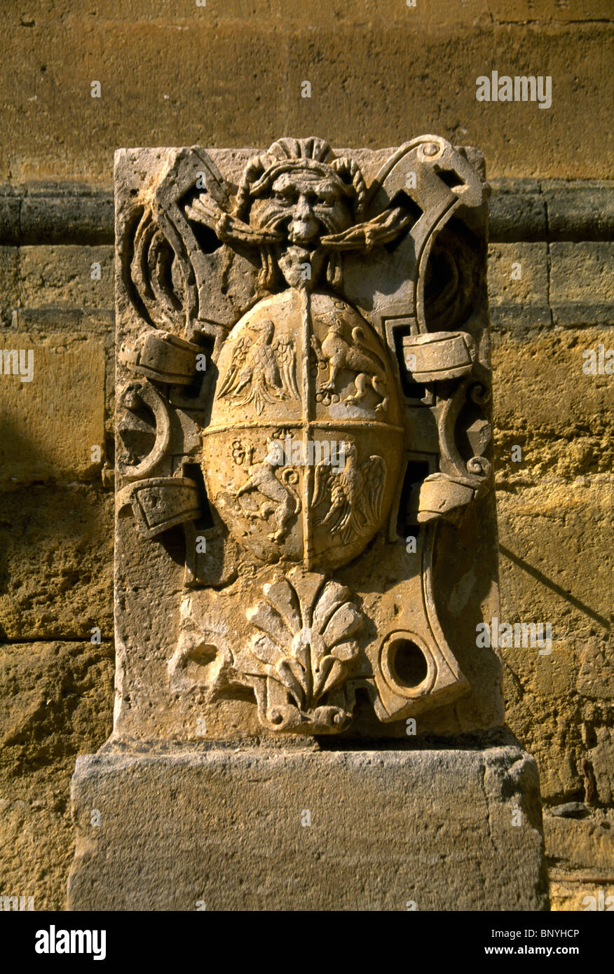 Narbonne France Cathédrale St Just Coat of Arms Banque D'Images