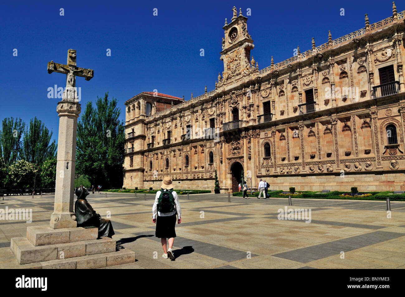 L'Espagne, Saint James Way : Pilgrim's monument à la Plaza de San Marcos, Leon Banque D'Images