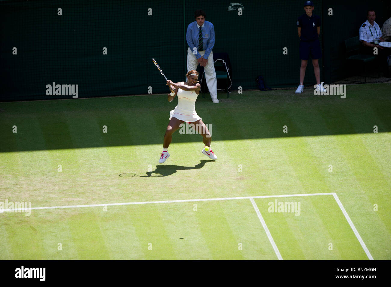 22 juin 2010 : Serena Williams / Michelle Larcher De Brito. Tournoi international de tennis de Wimbledon qui s'est tenue à l'Angleterre Tous L Banque D'Images