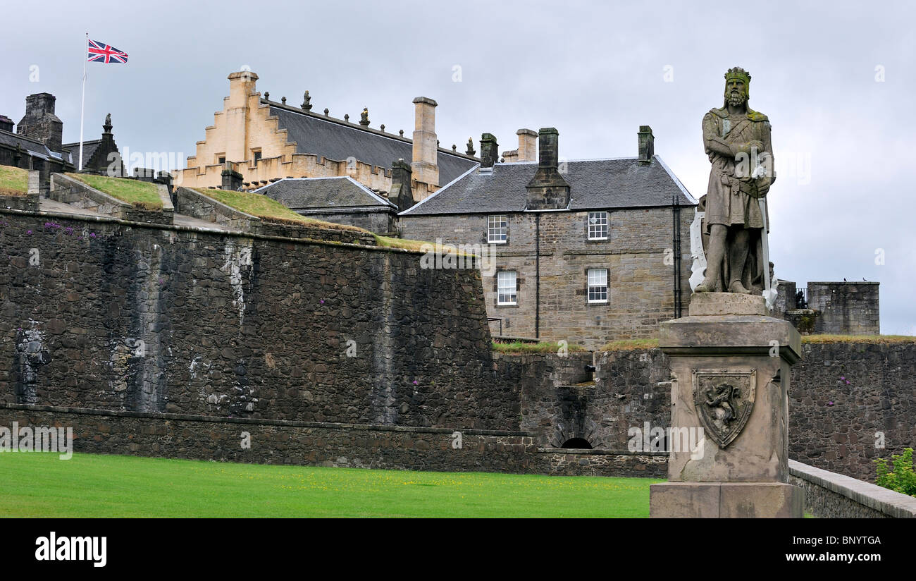 Statue de robert le Bruce sur l'esplanade du château de Stirling Castle, Scotland, UK Banque D'Images