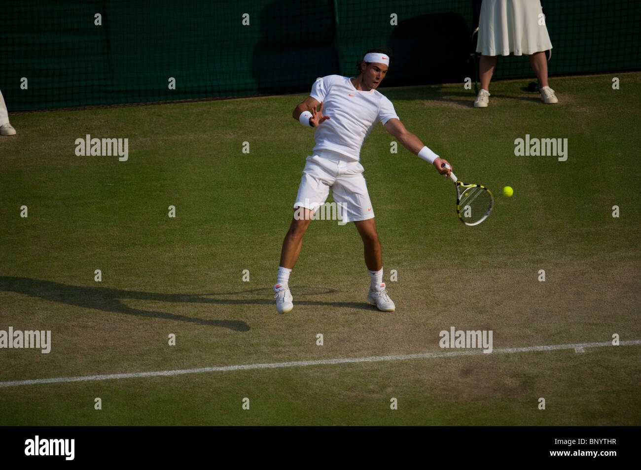 26 juin 2010 : Rafael Nadal (ESP) 2 v Philipp Petzschner GER (33). Tournoi international de tennis de Wimbledon qui s'est tenue à l'tous les FRA Banque D'Images