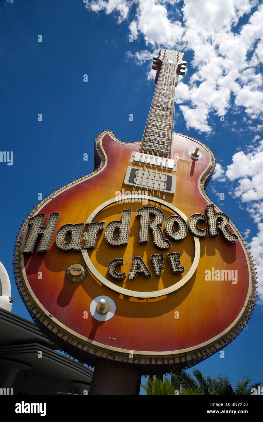 Las Vegas USA - guitare électrique géant signe sur le Hard Rock Café. Remarque : la guitare est gaucher... Gibson Les Paul-ish. Banque D'Images