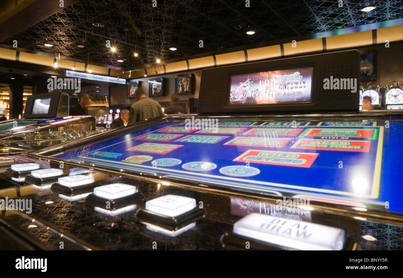 Las Vegas USA - machines à sous électroniques sur le comptoir d'un bar dans l'Hard Rock Hotel. Banque D'Images