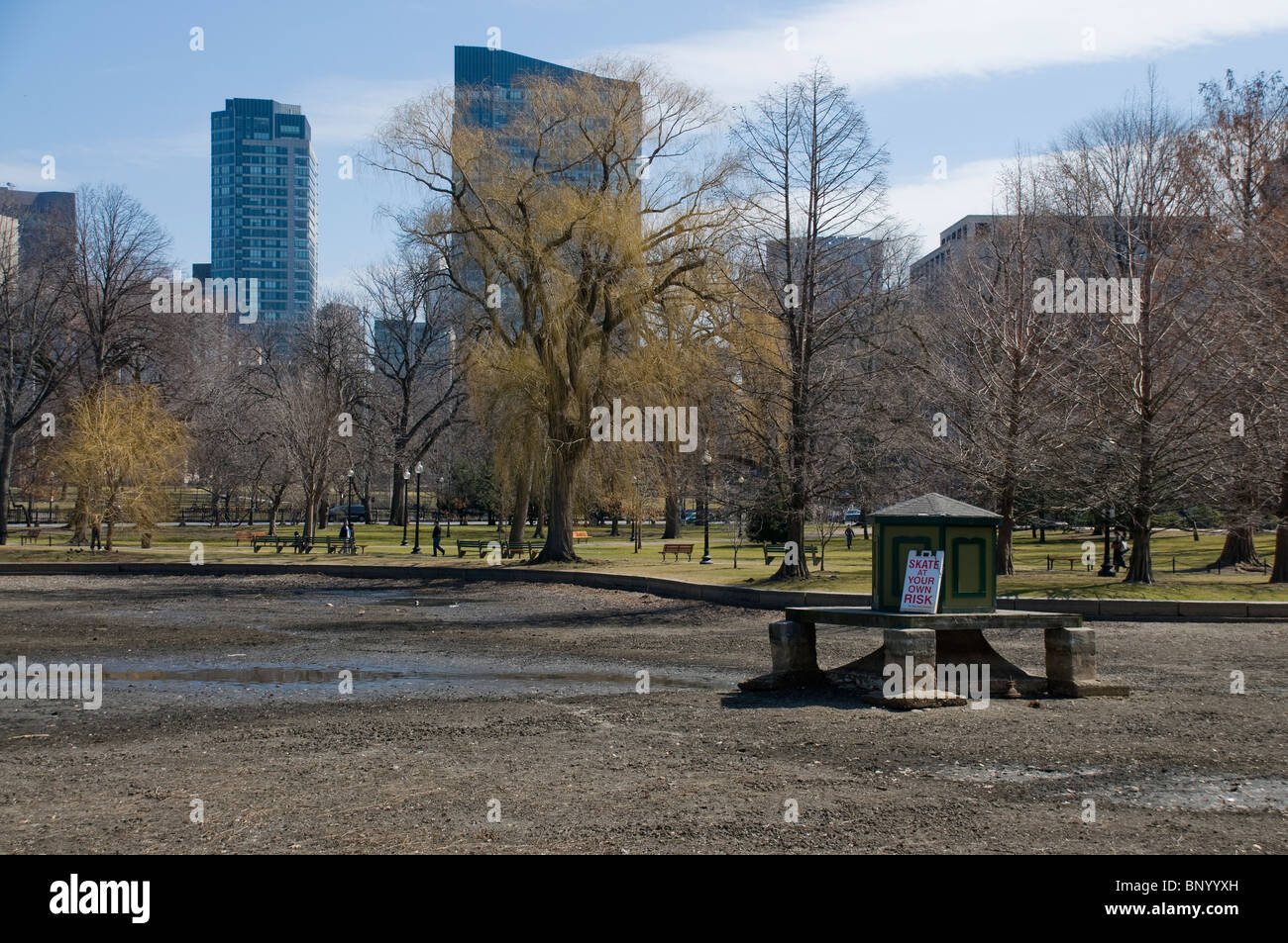 Boston's swan pond drainé. Banque D'Images