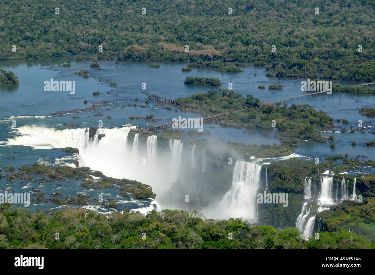 Vue aérienne de Iguassu Falls, Foz Do Iguacu, Parana, frontière entre le Brésil et l'Argentine Banque D'Images