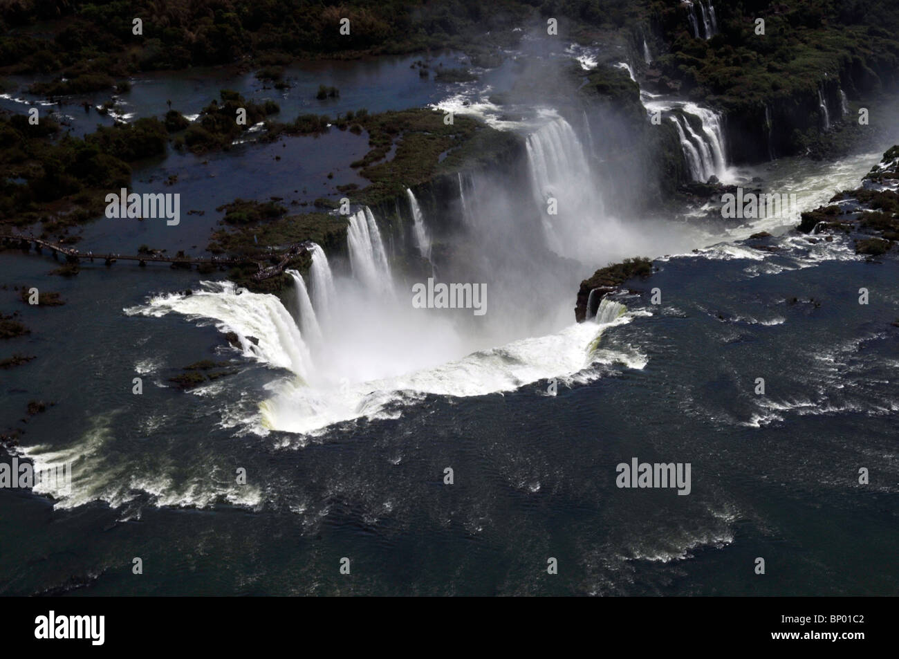 Vue aérienne de Iguassu Falls, Foz Do Iguacu, Parana, frontière entre le Brésil et l'Argentine Banque D'Images