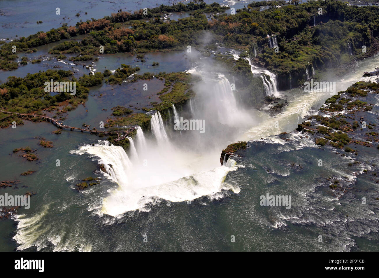 Vue aérienne de Iguassu Falls, Foz Do Iguacu, Parana, frontière entre le Brésil et l'Argentine Banque D'Images