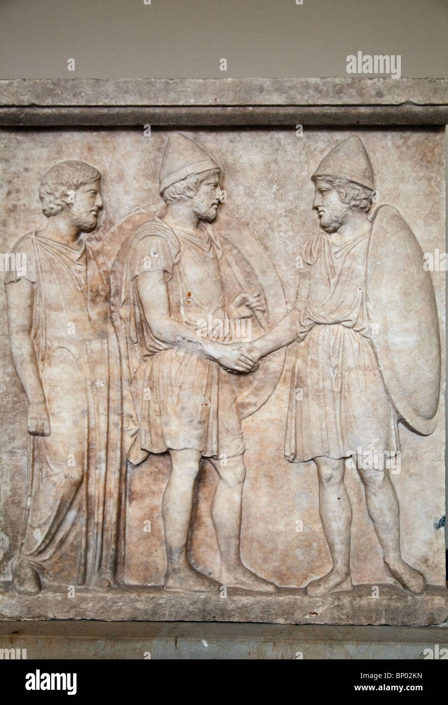 Objets de Musée de Pergame à Berlin, Allemagne : Tombstone "prêtre et deux soldats" Banque D'Images