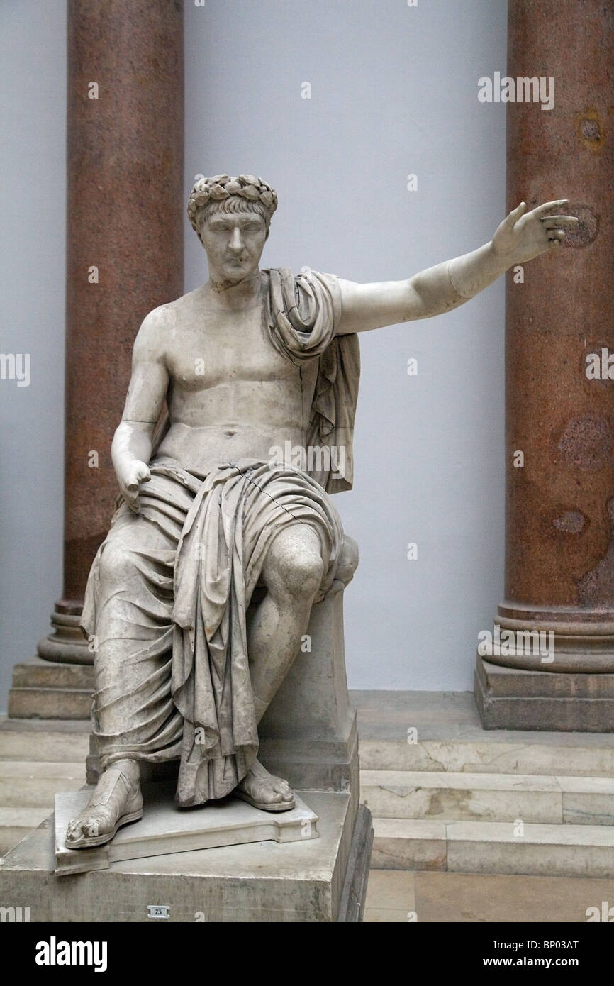 Objets de Musée de Pergame à Berlin, Allemagne 'Sitting statue de l'empereur romain Trajan' Banque D'Images