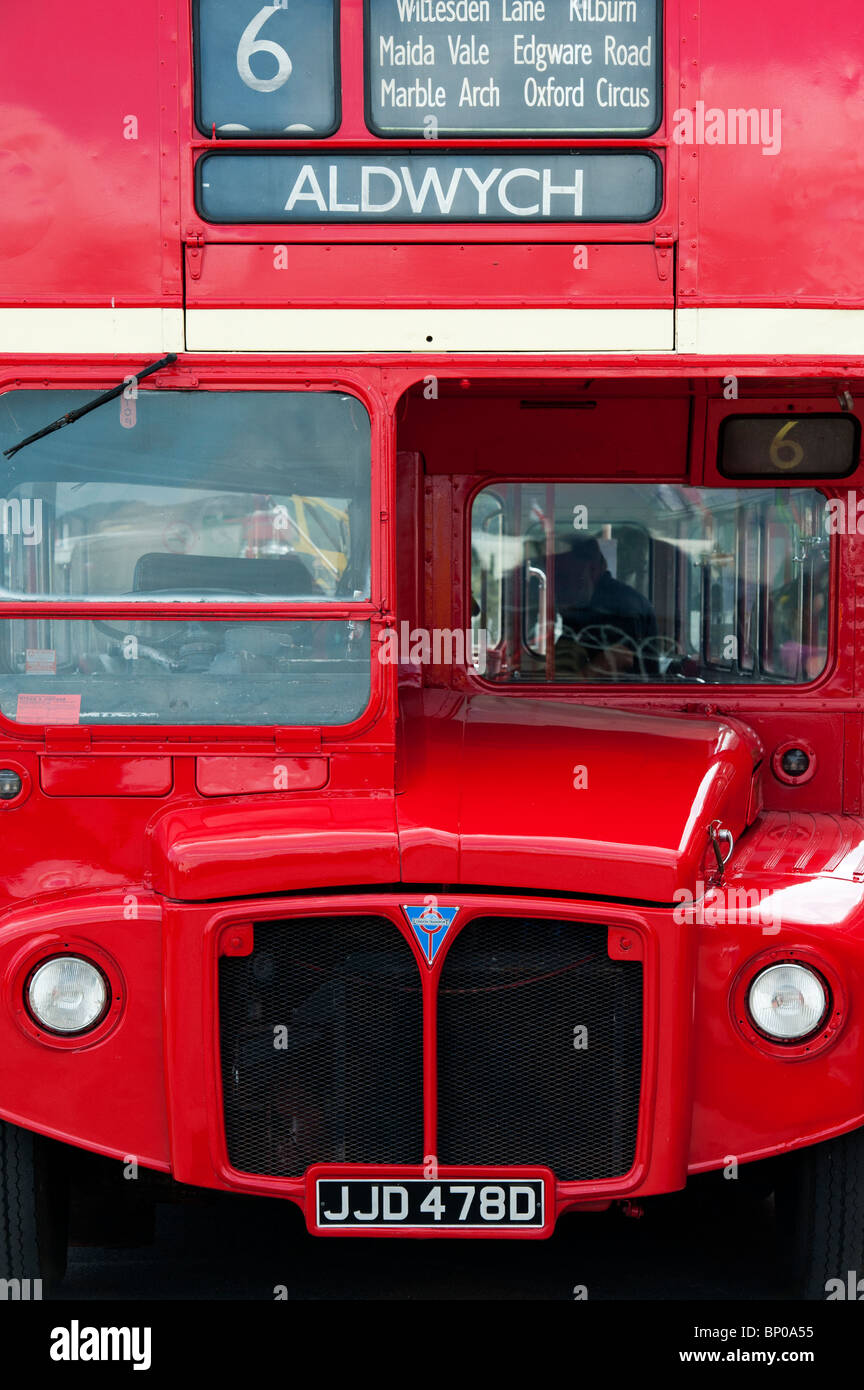 Vieux bus londonien à deux étages Banque de photographies et d’images à